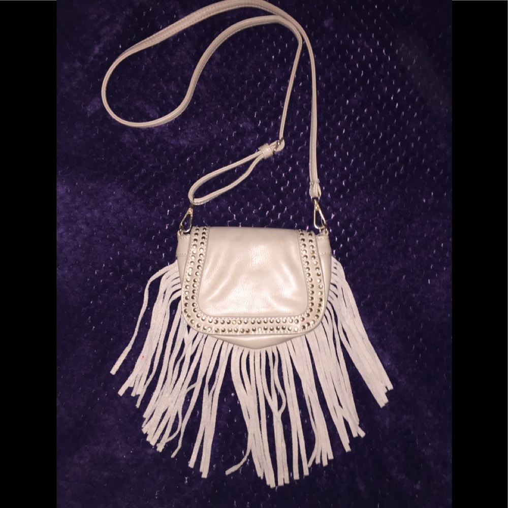 ADORABLE fringe crossbody purse! 👛
